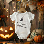 Body Para Bebé Sí, Puedo Manejar Un Palo Divertido | Feliz Hallow<br><div class="desc">Sí,  Puedo Manejar Un Palo Divertido | Feliz Halloween</div>
