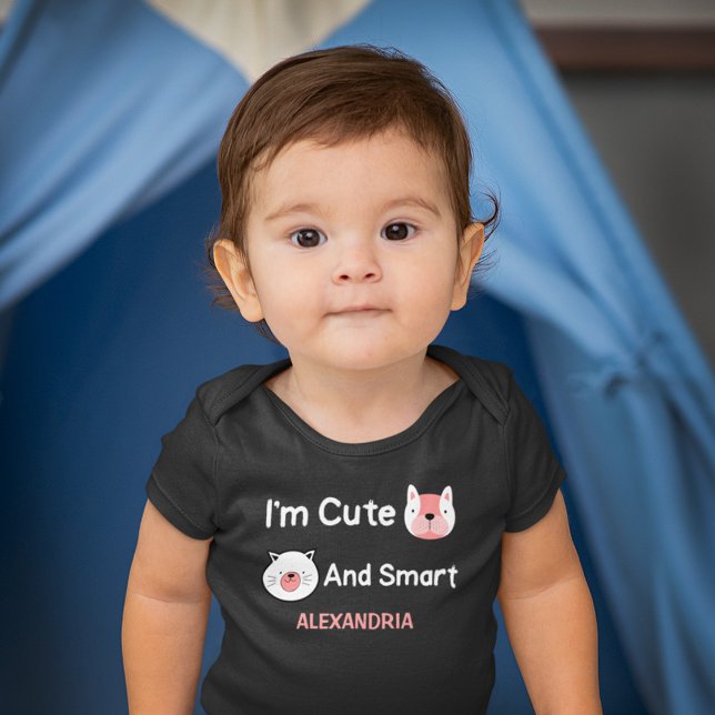 Body Para Bebé Soy un Mascotas inteligente y amable. Los animales (I'm Cute And Smart Pets Animals Personalize Baby Bodysuit is great for your baby or give as a gift. )
