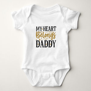 Body Para Bebé Tipografía Mi Corazón Pertenece a Papá