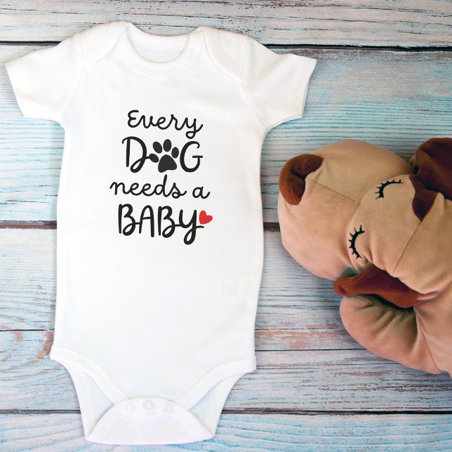 Body Para Bebé Todo perro necesita a un bebé amantes de la mascot (Every Dog Needs a Baby Cute Pet Lovers Baby Bodysuit)