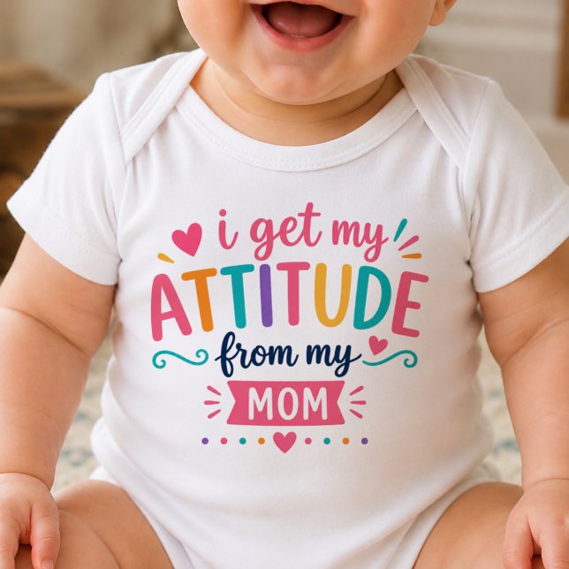 Body Para Bebé Traigo Mi Actitud De Mi Mamá Bodysuit (Subido por el creador)
