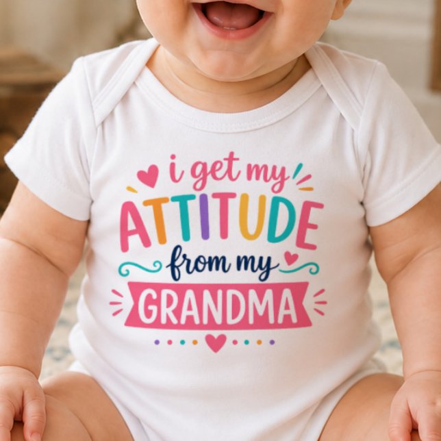 Body Para Bebé Traje de bebé con la frase 'Mi Actitud la Heredé d (Subido por el creador)