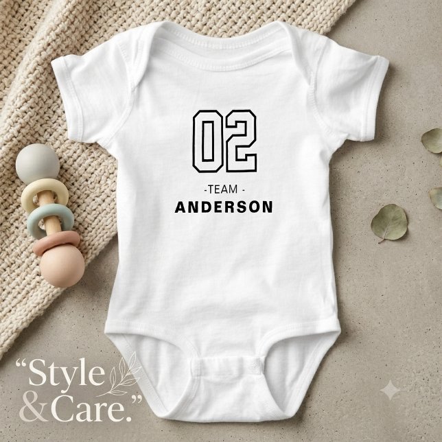 Body Para Bebé Traje de bebé personalizado con letra elegante (Elegant Script Personalized Baby Bodysuit Customs)