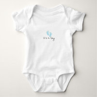 Traje para niños pequeños con huellas
