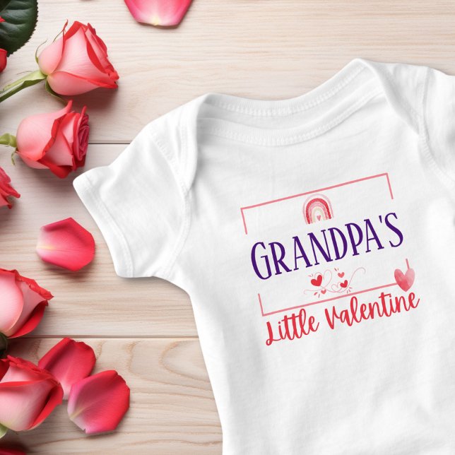 Body Para Bebé Un lindo arcoiris, pequeño nombre especial de San  (With editable text, you can select a special person to add to this cute Valentine baby outfit.)