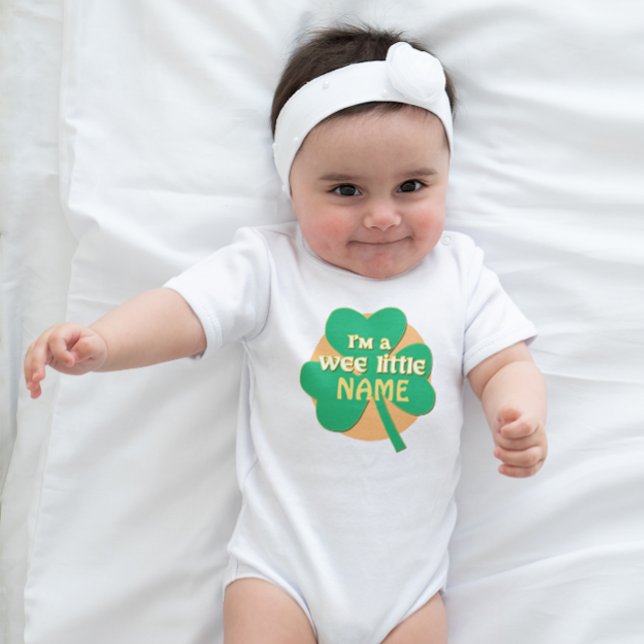 Body Para Bebé Wee Little Irish personalizado (Celebrate with style! Personalized Irish baby tees for St. Patrick's Day and beyond. Order now!)