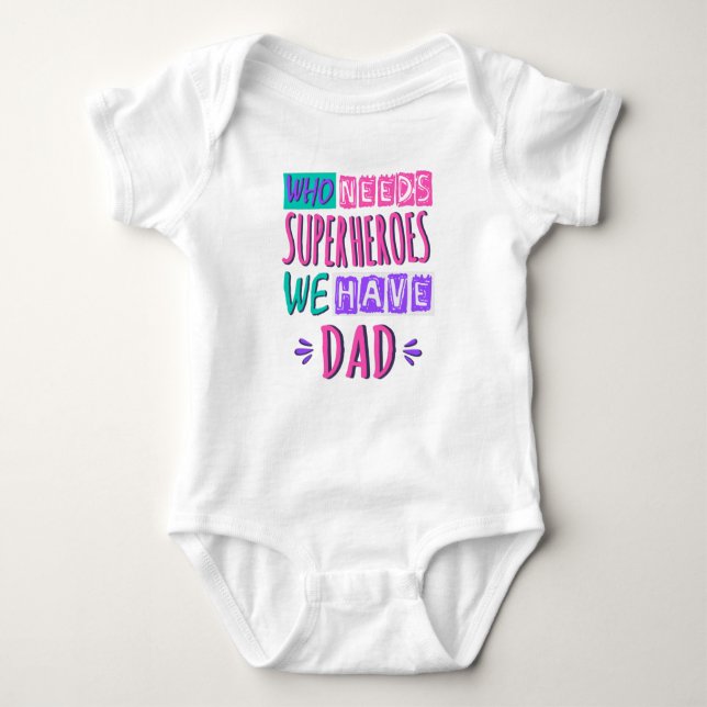 Body Para Bebé Who needs superheroes we have dad (Anverso)