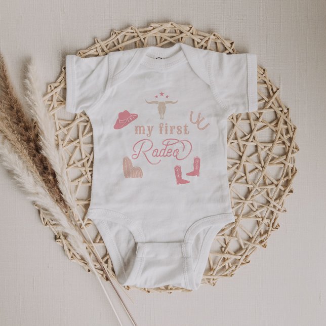 Body Para Bebé WYNONA Boho Rubor Pink First Rodeo Cowgirl Country (Subido por el creador)
