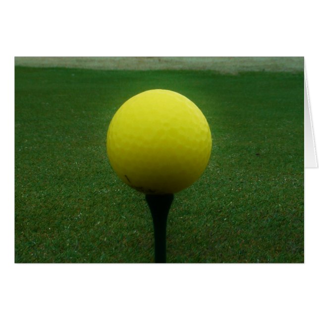 Bola de golf amarilla en un campo de golf de monta (Anverso (Horizontal))