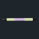 Bolígrafo De Tinta Negra Patrón de diamantes de verde y de lavanda personal<br><div class="desc">El diseño de patrones geométricos modernos y de moda se puede personalizar con tu nombre o cualquier texto de tu elección y dar como regalos,  favores de fiesta,  favores de boda,  en eventos corporativos,  etc</div>