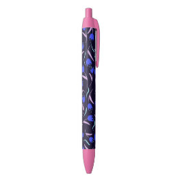 Bolígrafo De Tinta Negra Patrón floral de primavera sobre fondo azul oscuro