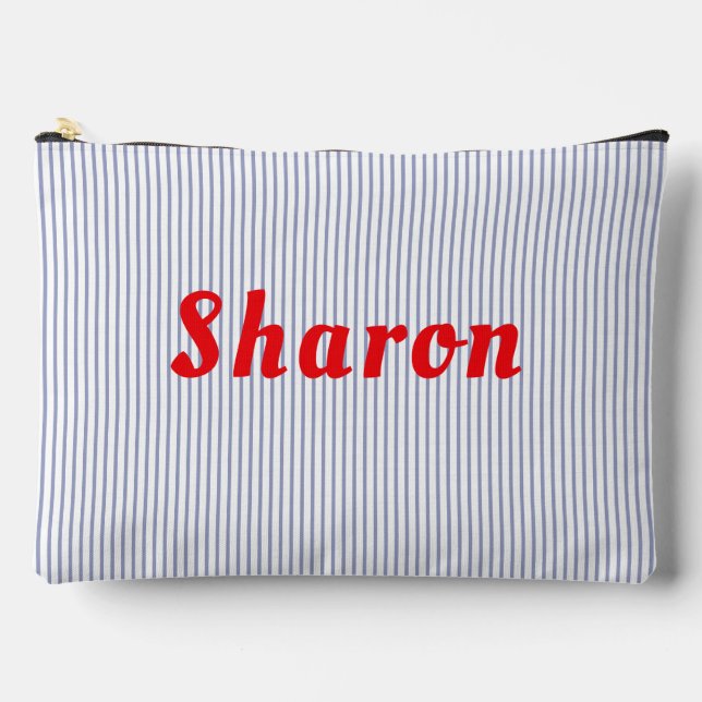 Bolsa accesoria con rayas azules y letras rojas. (Anverso)