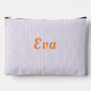 Bolsa accesoria con rayas moradas y letras naranja