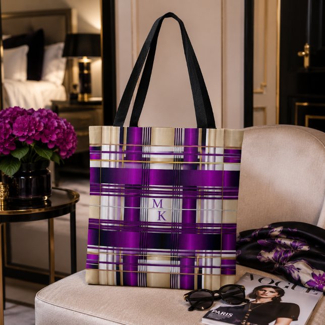 Bolsa Chic de Plaid Morado con Monograma (Stylish Purple Plaid Monogrammed Tote)