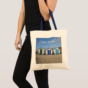 bolsa con casetas de playa cielo azul arena blanca
