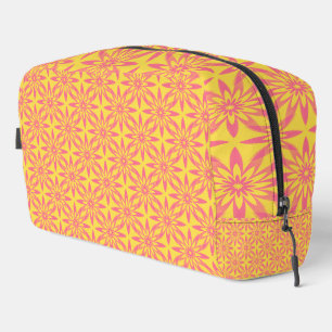 Bolsa de aseo con patrón continuo de flores amaril