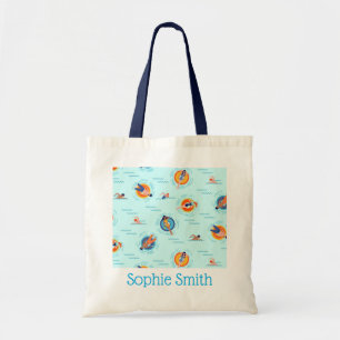 Bolsa de baño y nadadores lindos en la piscina