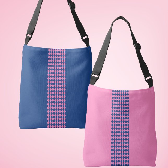 Bolsa de cuerpo cruzado de tira de diamante azul y (Two looks one chic bag. French blue and pink diamond stripe cross body bag)