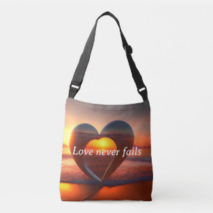 Bolsa de cuerpo medio El amor nunca falla el texto