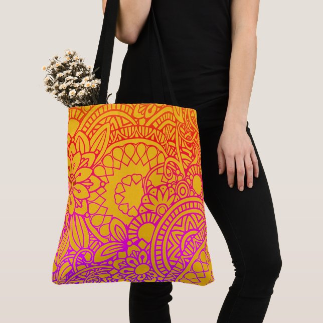 Bolsa de flores púrpura naranja y fondo amarillo (Detalle)