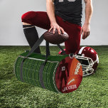 Bolsa de fútbol de nombre personalizado | Número p<br><div class="desc">Este regalo de moda cuenta con un diseño de parche de número jersey y su elección de personalización. Añade su número de camiseta, nombre, colegio o universidad, año de clase o cualquier otra personalización. Se pueden cambiar todos los colores. Excelente tanto para un graduado de secundaria como universitario. Un regalo...</div>