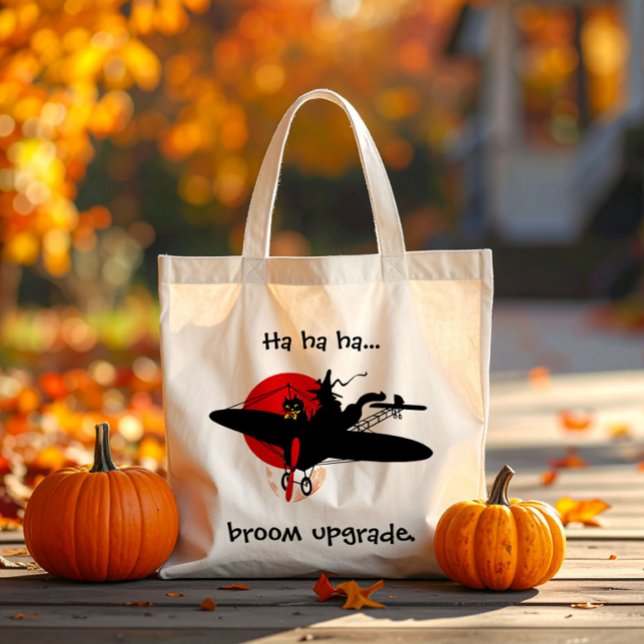 Bolsa de Halloween para la mujer retro moderna (Joke Halloween canvas tote bag with a retro witch flying a propeller airplane. Broom upgrade.)