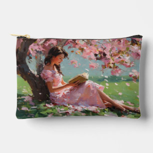 Bolsa de la chica leyendo bajo flor de cerezo