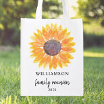 Bolsa De La Compra Reunión familiar personalizada<br><div class="desc">Esta bolsa de comestibles reutilizables para Reunión Familiar está decorada con un girasol color agua amarillo. Personalizable fácil. Utilice la opción Personalizar adicional para cambiar el tamaño, estilo o color del texto. Porque creamos nuestra obra de arte no encontrarás esta imagen exacta de otros diseñadores. Acuarela original © Michele Davies....</div>