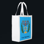 Bolsa De La Compra Reutilizable Magen persa David Menorah<br><div class="desc">Esta imagen fue adaptada de una antigua teja judía persa y cuenta con una menorah con un Magen David (Estrella de David) enmarcado por ramas de olivo. Se han conservado las imperfecciones de la imagen original pintada a mano. Añade tu propio texto.</div>