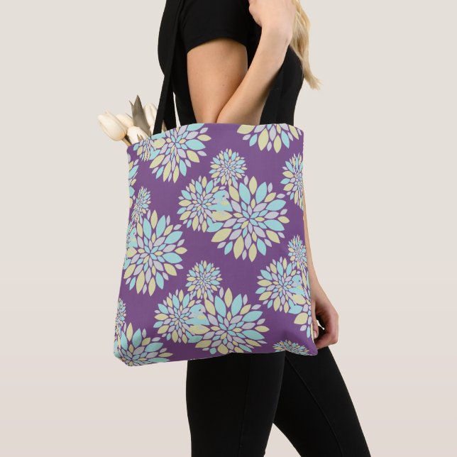 Bolsa de mano con patrón de flores de pétalos past (Detalle)