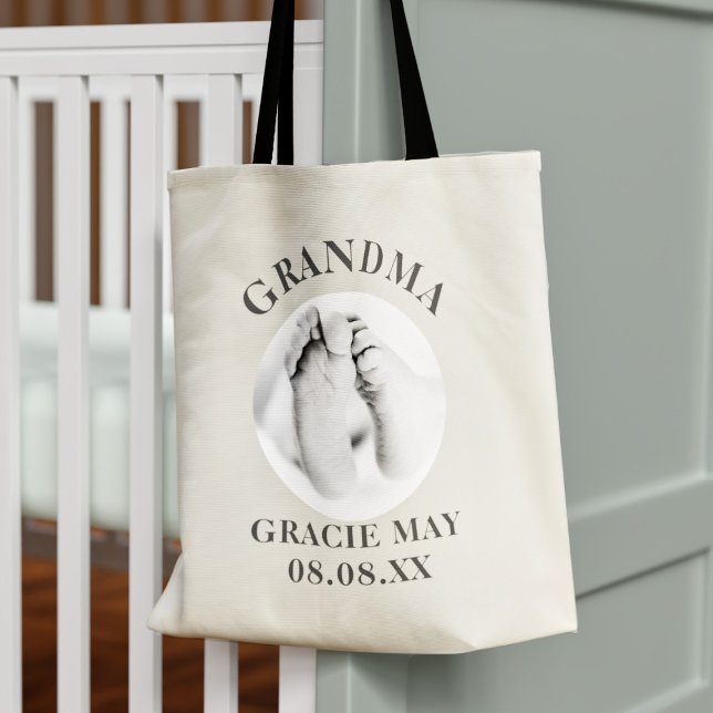Bolsa de mano para abuelos con foto de nuevo bebé  (Just upload your baby photo and name to this cute grandma tote bag)