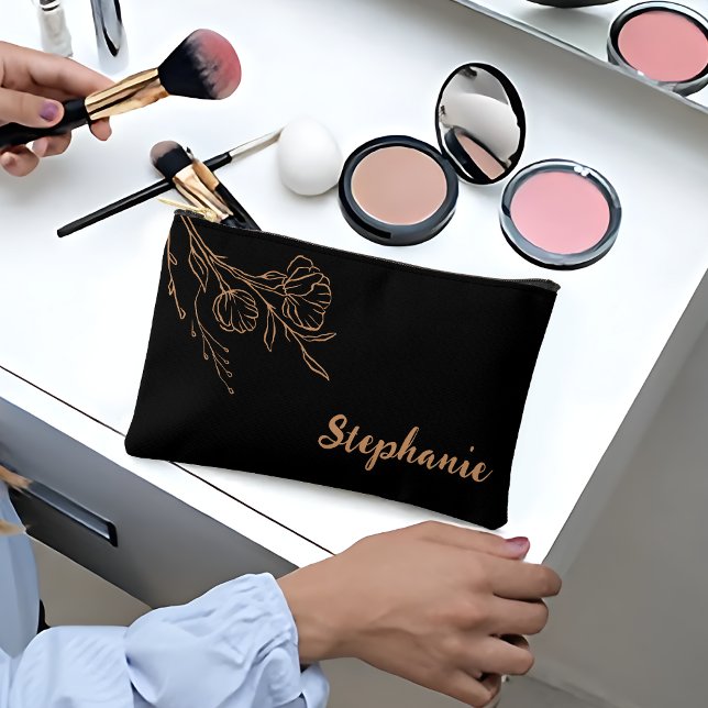 Bolsa de maquillaje del nombre del guión negro de  (Elevate your bridal party's style with our bridesmaid gifts makeup bag for her!)