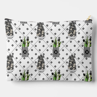 Bolsa de Maquillaje Floral y Gráfica en Blanco y N