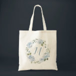 Bolsa de monograma floral azul polvoriento persona<br><div class="desc">Monograma moderno rodeado de flores acuáticas en azul polvoriento y verde sabio,  elegantes y románticos,  grandes regalos personalizados de fiesta nupcial.</div>