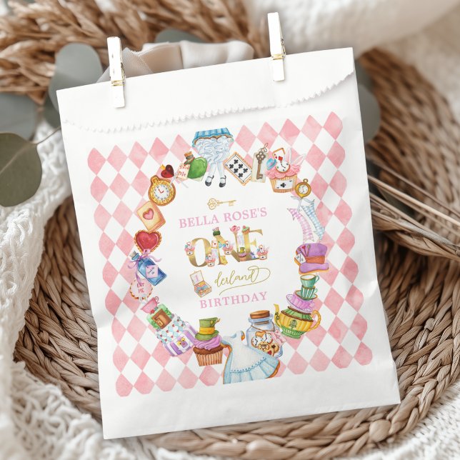 Bolsa De Papel Alice in Wonderland 1st birthday Pink  (Subido por el creador)