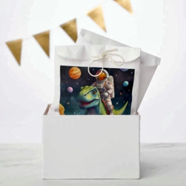 Bolsa De Papel Astronauta en Dino en el espacio (Favor Bag Dimensions: 5.75”x8” sold in sets of 50. 
)