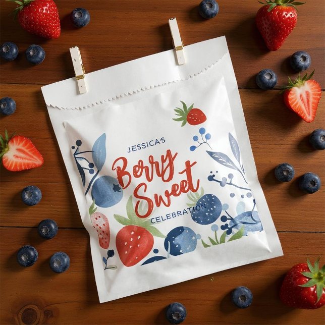 Bolsa de papel Baby Shower dulce de Berry (This adorable design is bursting with charm, perfect for a spring and summer celebrations!)