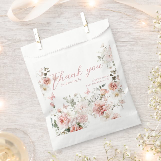 Bolsa De Papel Baby Shower floral rosa de mariposa revoloteando (Cortado)
