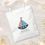 Bolsa De Papel Baby Shower naumático<br><div class="desc">Las valiosas bolsas de bienvenida con ducha para bebés cuentan con un ilustracion dulce de un velero rojo y azul.</div>