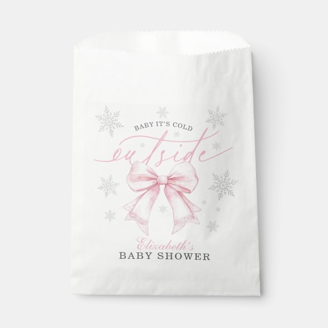 Bolsa De Papel Bebé hace frío afuera lazo rosa baby shower de inv (Anverso)