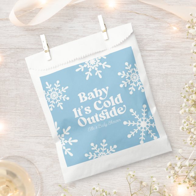 Bolsa De Papel Bebé hace frío fuera del Baby Shower Blue Snowflak (Cortado)