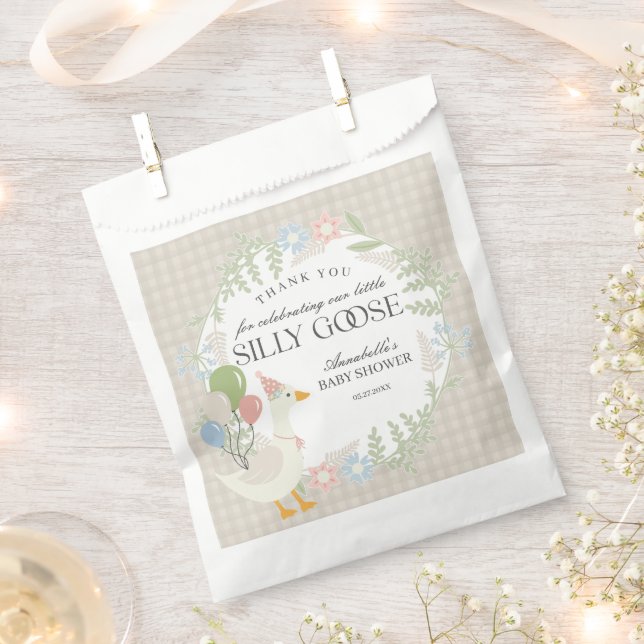Bolsa De Papel Beige Silly Goose Floral Gingham Baby Shower (Cortado)