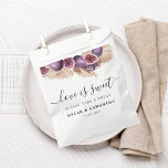 Bolsa De Papel Belleza de moda Higos Púrpura y Pampas<br><div class="desc">Añada un toque elegante a su celebración con esta bolsa de favoritas de bodas y pampas de moda. Diseñado con higos acuáticos, pampas y flores de moda, es la forma perfecta para ofrecer dulces, dulces o pequeños favores a los huéspedes. El elegante mensaje "Love is Sweet" y los detalles personalizados...</div>