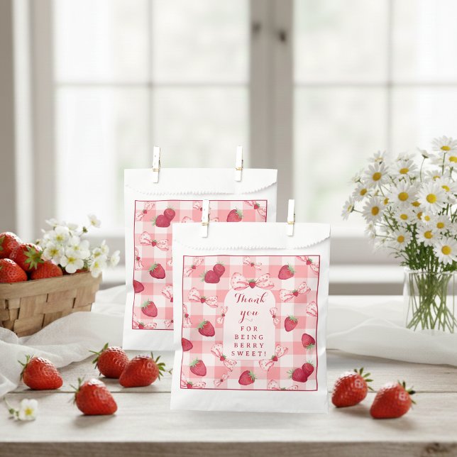 Bolsa De Papel Berry First Birthday Strawberry Red Gingham Bows (Berry First Birthday Strawberry Red Gingham Bows Favor Bag)