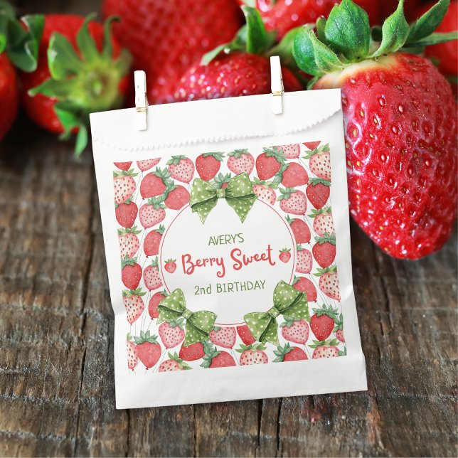 Bolsa De Papel Berry Sweet 2nd Birthday Strawberry Party  (Subido por el creador)