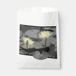 Bolsa De Papel Bloom más allá del marco