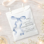 Bolsa De Papel Blue Coquette Bow Sweet 16 Birthday Party Dessert<br><div class="desc">¡Eleva tu cumpleaños con esta decoración Fiesta Coquette Blue Bow! Este diseño atemporal añade un toque de elegancia y encanto a cualquier evento, con un arco muy bien hecho y adornado con delicados tonos azules. Esta colección impresionará a sus invitados y creará recuerdos duraderos y será perfecta para añadir un...</div>