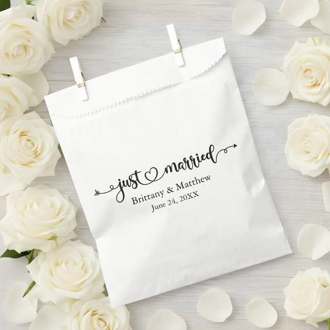 Bolsa De Papel Boda Corazón Caligrafía Moderna Acaba de Casarse (Customize to change your personalized text size or text style.)