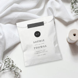 Bolsa De Papel Boda de monograma redondo clásico de color editabl