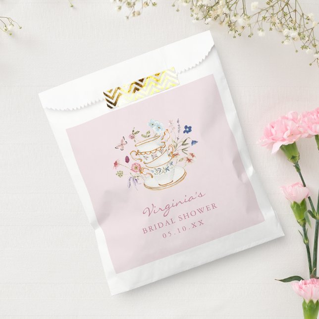 Bolsa De Papel Bolsa favorita del partido del té rosado (Floral Pink Tea Party Favor Bag with Butterfly by Painted Paperie
)